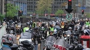 Québec : manif monstre des motards contre les assureurs !