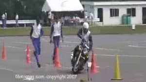 Gymkhana : slaloms de fou chez Honda